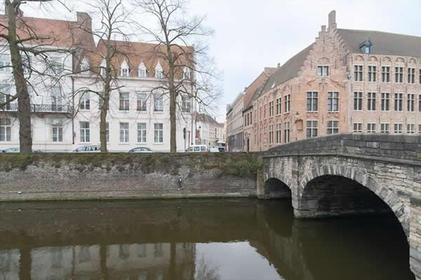 T&T DESIGN:  Loft au cœur de Bruges décoré par T&T Design